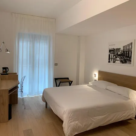 Victor 4* Bari